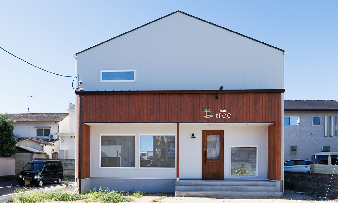 大人気美容室とワンフロアで使い勝手のいい住居スペースがある店舗併用住宅