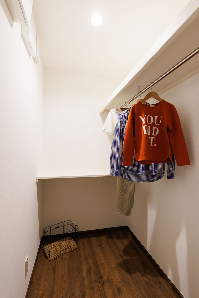 大人気美容室とワンフロアで使い勝手のいい住居スペースがある店舗併用住宅6